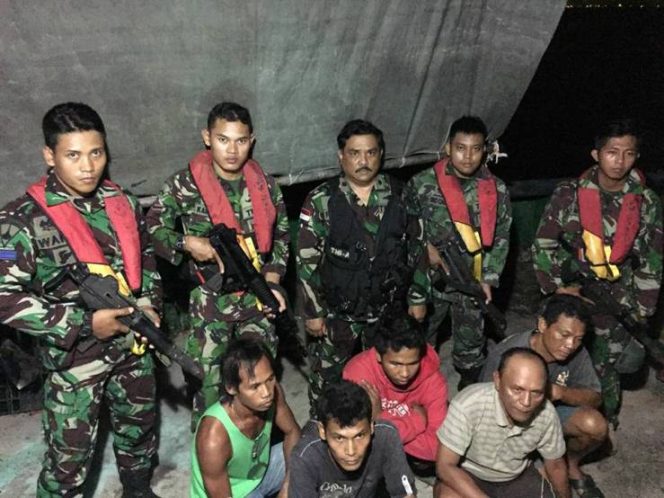 
					Tim WFQR Western Fleet Quick Respon Lantamal IV Unit-1 Jatanrasla dan kru KM JM 68 tonase 223 GT 