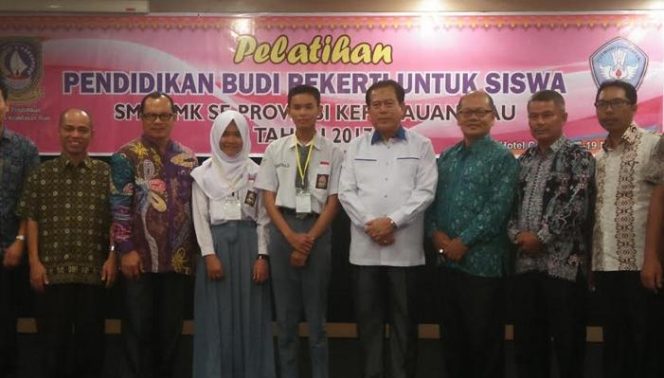 
					Kadisdik Buka Pelatihan Budi Pekerti Siswa SMA/SMK