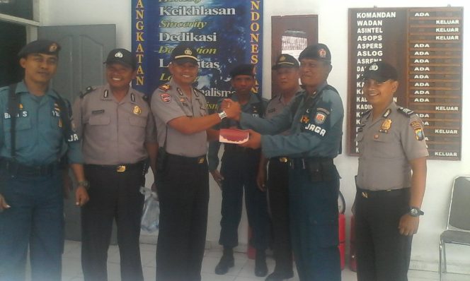 
					Polres Tpi Tukar Informasi Dengan Mako Lantamal IV