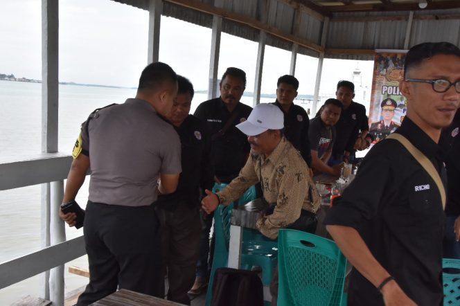 
					Kapolres Ngopi Bareng Bersama Jajaran  Pengurus Dan Anggota IWO Tanjungpinang
