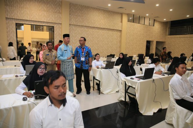 
					Wali Kota Tanjungpinang Tinjau Pelaksanaan Tes CPNS