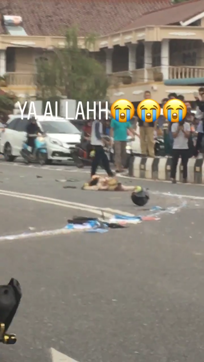 
					Seorang Pemggendara Motor Tewas Terlindas Truk Fuso.