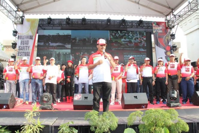 
					Gubenur Kepri Nurdin Basirun, saat memberikan kata sambutan di pagelaran MRSF, di Dataran Engku Putri, Batam.