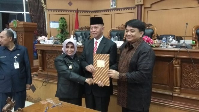 
					Wali Kota, Syahrul di dampingi Wakil Wali Kota Rahma Serta Wakil Ketua l DPRD Tanjungpinang,Ade Angga.