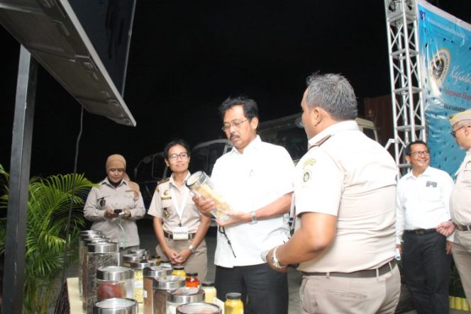 
					Gubenur Kepri Nurdin Basirun.