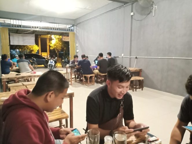 
					Foto Tampak suasa Kafe SOULxWARCOF