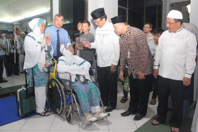 
					Gubernur Lepas JCH Kloter I Batam, Sabtu (6/7)