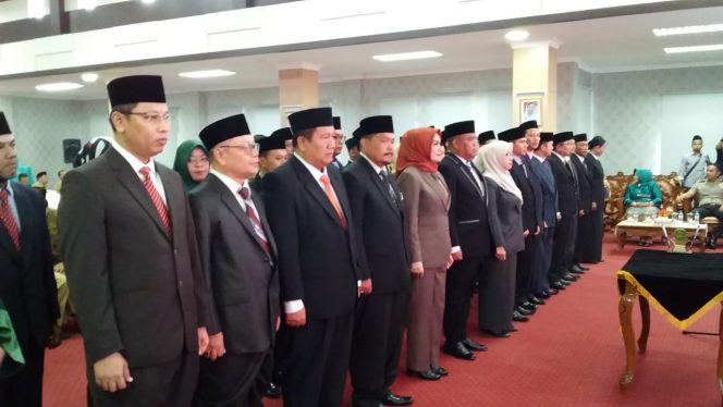
					Wali Kota Tanjungpinang, Syahrul melantik 6 pejabat eselon II atau kepala Organisasi Perangkat Daerah (OPD) dilingkungan Kota Tanjungpinang, Senin (15/7/2019) 