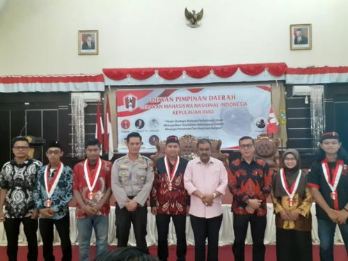Kadisdik Kepri Beri Motivasi Dalam Seminar GEMA Kepri di Karimun
