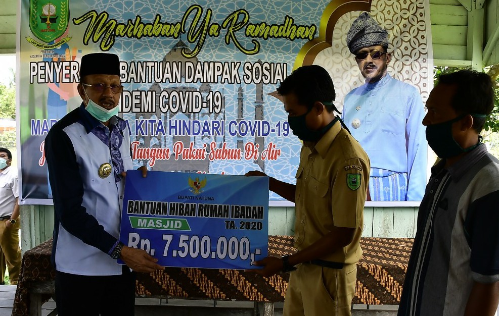Bupati Natuna Salurkan Bantuan Sembako dan Hibah Rumah Ibadah di Kecamatan Bunguran Selatan