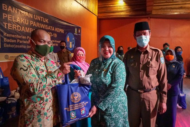 
					1.057 Paket Sembako untuk Pelaku Wisata di Tanjungpinang