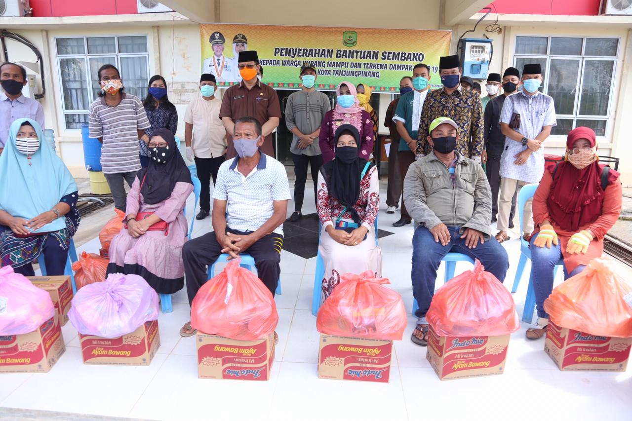 Pemko Tanjungpinang Bagikan Sembako Gratis