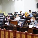 Plt.Gubernur Sampaikan Ranperda LKPJ-APBD 2019 Ke DPRD Kepri Plt.Gubernur Sampaikan Ranperda LKPJ-APBD 2019 Ke DPRD Kepri