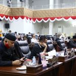 Plt.Gubernur Sampaikan Ranperda LKPJ-APBD 2019 Ke DPRD Kepri Plt.Gubernur Sampaikan Ranperda LKPJ-APBD 2019 Ke DPRD Kepri