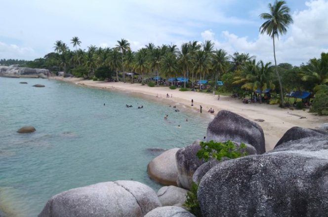 
					Pantai Batu Kasah, di Desa Cemaga Tengah, Kecamatan Bunguran Selatan, juga masuk sebagai salah satu kawasan situs Geopark Natuna.