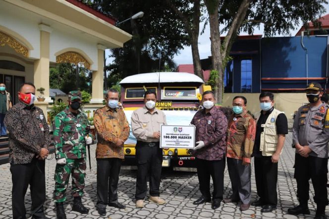 
					Serahkan Masker, Bahtiar Dorong Pemkab Karimun Bangun Laboratorium Khusus Covid-19
