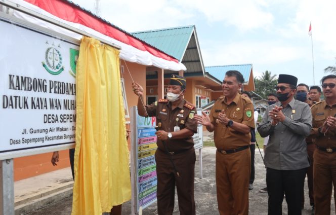 
					Bupati Natuna Resmikan Kambong Perdamaian Adhyaksa di Sepempang