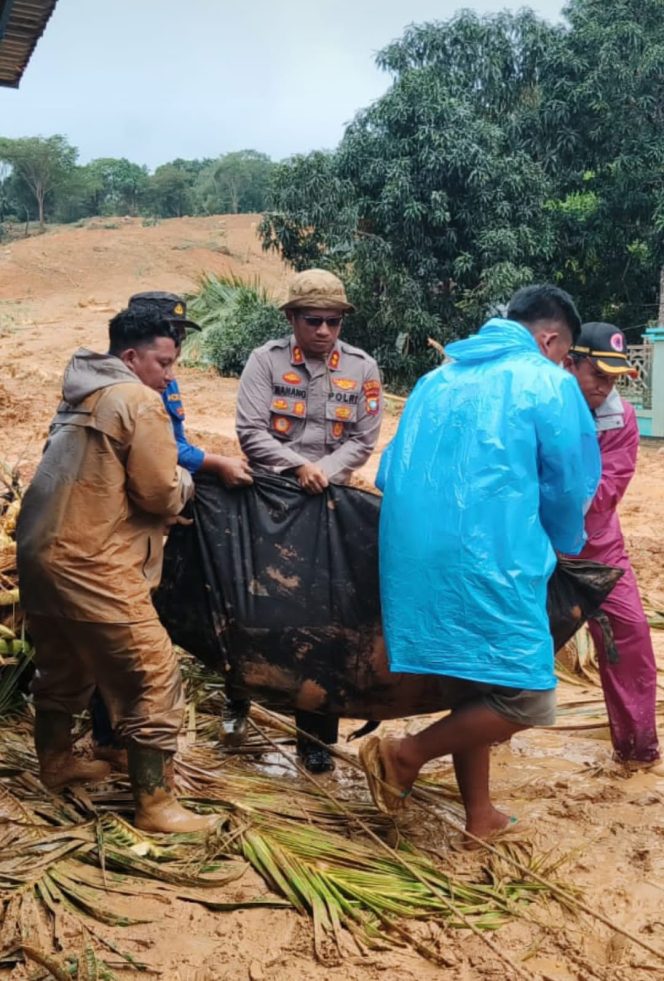 
					Kapolres Natuna Turut lakukan pencarian dan evakuasi Jenazah Korban Tanah Longsor Serasan
