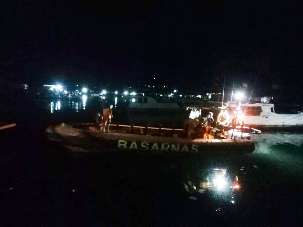 Tim Basarnas Cari 5 Orang Korban Kapal Patah Kemudi di Perairan Sikka Tim Basarnas Cari 5 Orang Korban Kapal Patah Kemudi di Perairan Sikka