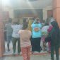 Oknum Sekdes dan Kasi Selaut Diduga Selingkuh, Warga Tutup Paksa Kantor Desa