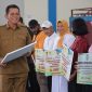 Gubernur Kepri Serahkan Insentif dan Bantuan Hibah Senilai Rp62 Miliar di Kota Batam