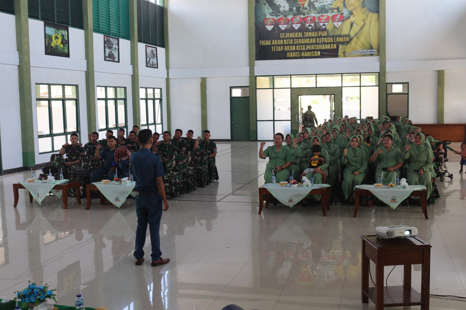 Ratusan Prajurit Yon Komposit 1/GP dan Persit Ikuti Sosialisasi pencegahan Kanker dan Tumor Ratusan Prajurit Yon Komposit 1/GP dan Persit Ikuti Sosialisasi pencegahan Kanker dan Tumor