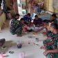 Kebersamaan Personil TMMD Ke-118 Kodim 0318/Natuna Makan Siang Bersama Warga