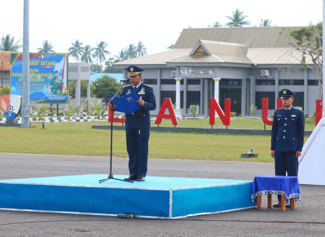 
					Komandan Lanud Raden Sadjad (Danlanud RSA) Kolonel Pnb Dedy Iskandar, S.Sos., M.M.S., M.Han, bertindak selaku Inspektur Upacara (Irup). 