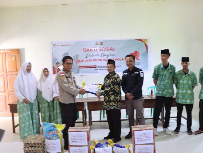 
					HUT Humas Polri ke-72, Polres Natuna Sambangi Ponpes Madinatunnajah Berikan Tali Asih