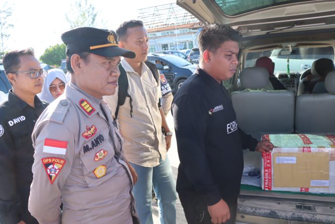 
					Super Ketat, Polres Natuna Kawal Kedatangan Logistik Pemilu 2024