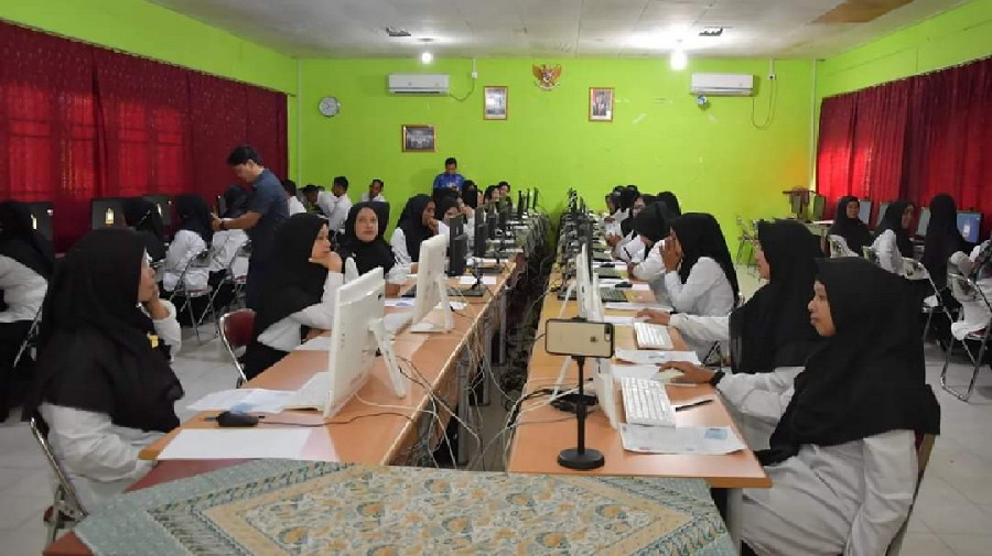 Bupati Natuna Tinjau Seleksi Calon PPPK di Sekolah SMAN 1 Bunguran Timur