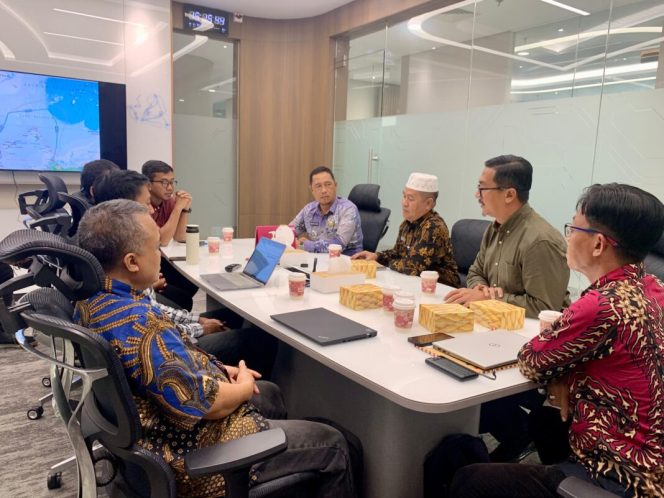 
					Sekretaris Daerah Boy Wijanarko Saat Sampaikan Persolan Jaringan Telekomunikasi dan Akses Internet Dengan Tim Kemenkopolhukam. 