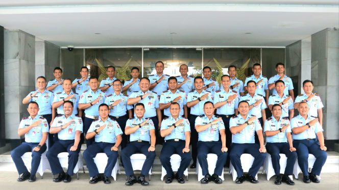 
					Photo Bersama Usai Sertijab Pangkoopsud I. 