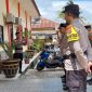 Jumat Berkah Berbagi, Polsek Bunguran Timur Bagikan Nasi Kotak Bangun Kebersamaan dengan Masyarakat