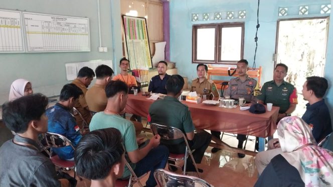 
					Sinergitas Bhabinkamtibmas Bersama Babinsa, Amankan Pemilu di Perbatasan Natuna