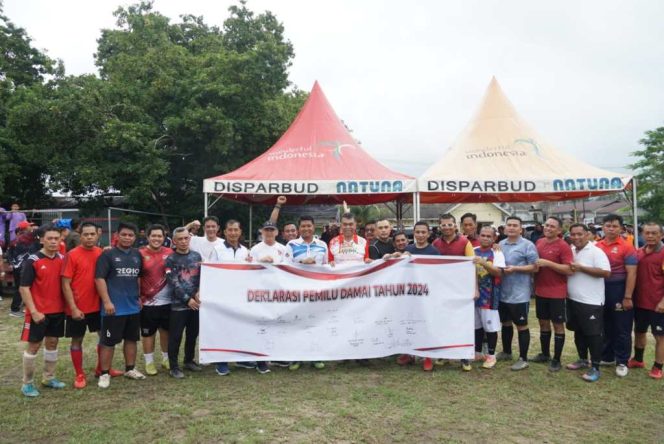 
					Photo Bersama Pemerintah Daerah Kabupaten Natuna Dengan Sejumlah Forkopimda Usai Penandatanganan Deklarasi Pemulung Damai 2024.