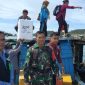 Babinsa Koramil 06/Serasan Bersama Polsek Amankan Kedatangan Logistik Pemilu di Desa Batu Berian