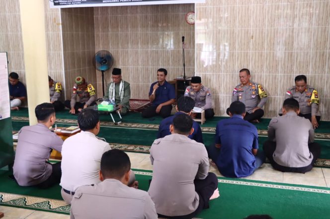
					Polres Natuna Peringati Isra’ Mi’raj, Tingkatkan Ketaqwaan Jaga Persatuan