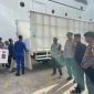 Jelang Pleno Kabupaten, Kapolres Natuna Tinjau Kedatangan Logistik Pemilu di Pelabuhan