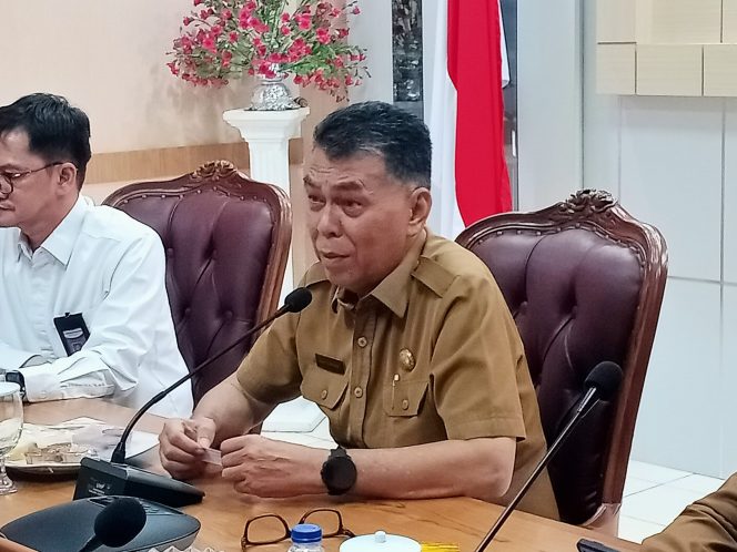 
					Bupati Natuna dan Kepala OPD Laksanakan Rapat Evaluasi Perencanaan dan Penganggaran Sektoral Pemerintah Daerah Kabupaten Natuna Tahun 2024.