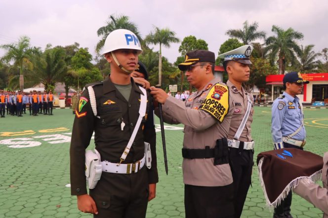 
					Kapolres Natuna Pimpin Apel Gelar Pasukan Operasi Keselamatan Seligi 2024