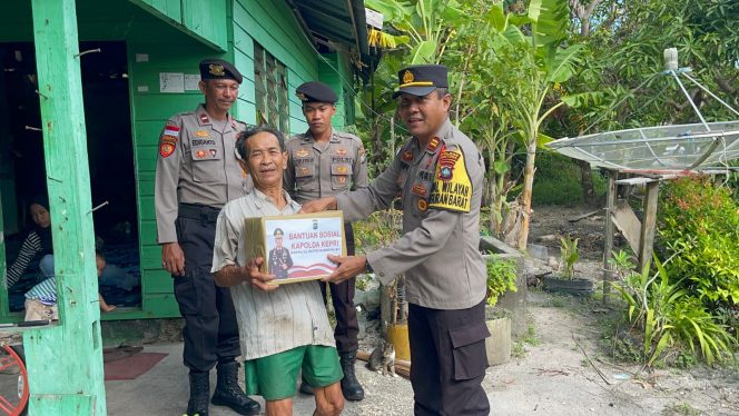 
					Jum’at Berkah, Polres Natuna Salurkan Bansos Kapolda Kepri