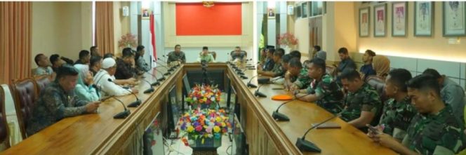 
					Suasana Berlangsungnya Pertemuan Antara Pemda Natuna dengan Rombongan Kemenkumham Kepri, Bahas Rencana Pembangunan Lapas. 
