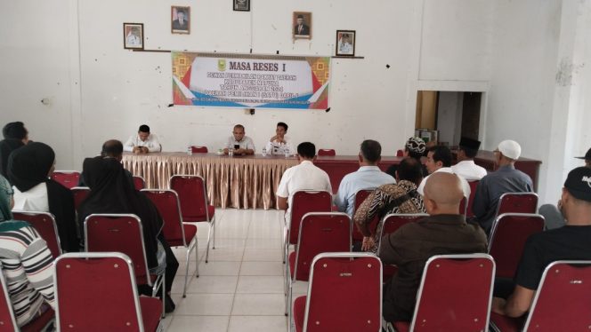 
					Ketua Komisi I DPRD Natuna, Wan Arismunandar Saat Melaksanakan Masa Reses di Desa Sungai Ulu, Kecamatan Bunguran Timur. 