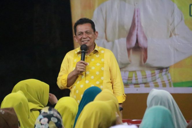 
					Gubernur Kepulauan Riau, Ansar Ahmad, menggelar acara silaturahmi bersama masyarakat Bengkong Pertiwi di fasilitas umum RW 13, Kelurahan Tanjung Buntung, Kecamatan Bengkong, Kota Batam. Dalam acara yang berlangsung pada Jumat (19/07)