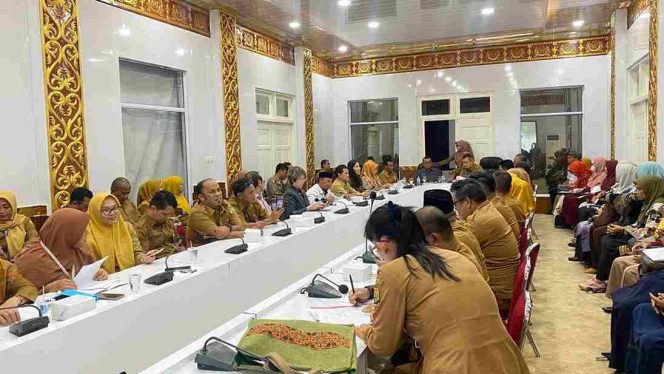 
					Saat rapat monitoring dan evaluasi pencapaian PIN Polio Kota Tanjungpinang,  Senin, (19/8/2024)-Diskominfo Tanjungpinang