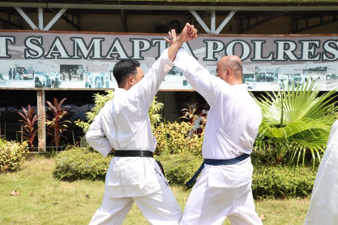
					Ujian Kenaikan Pangkat Belda Diri Polri yang dilaksanakan di lapangan Bhayangkara Polres Bintan, Senin, 5/8/2024, (Hendrik)