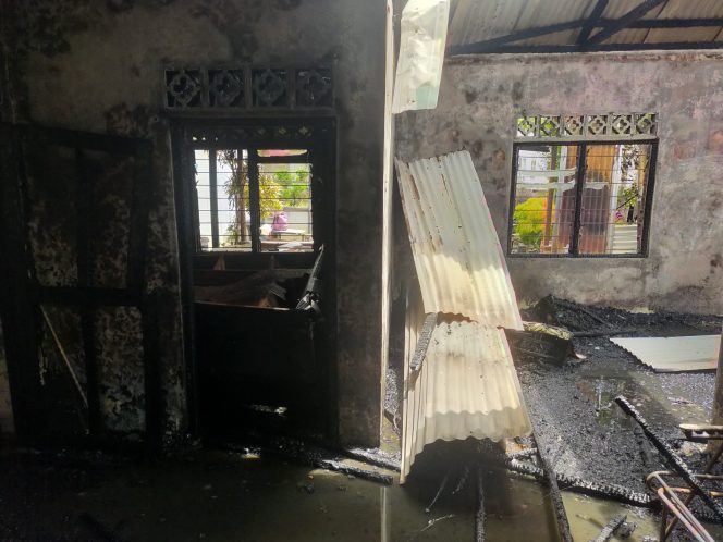 
					Kondisi Rumah Korban Setelah diserbu sijago merah, Senin, 12/08/2024 (Istimewa/Kepri.info)