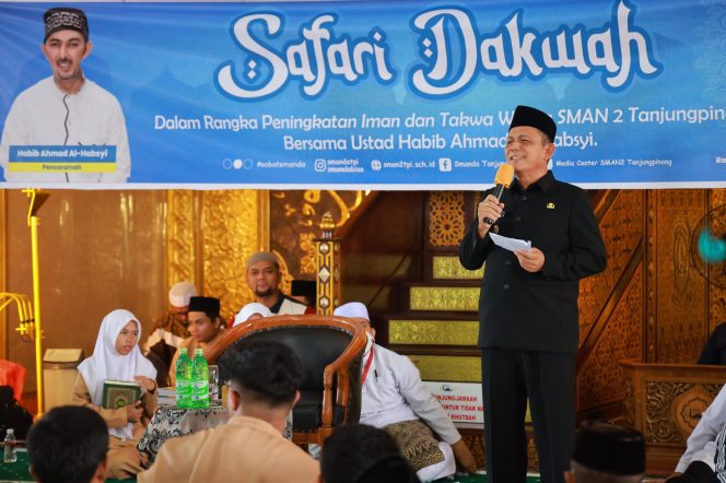 
					Gubernur Ansar saat menyampaikan pesan kepada Siswa SMAN 2 Tanjungpinang, Rabu, 14/08/2024 (Diskominfo Kepri)