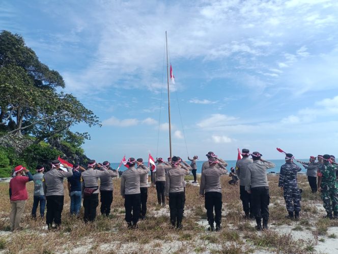 
					Polisi saat menggelar upacara HUT RI ke-79 (Istimewa/Kepri.info)